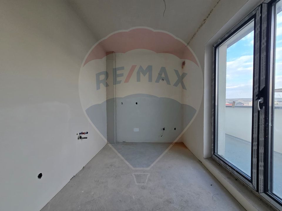 Apartament 3 camere, zona Între Lacuri