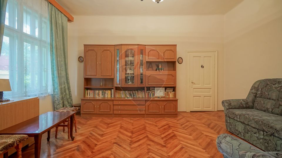 8 room House / Villa for sale, Brasovul Vechi area