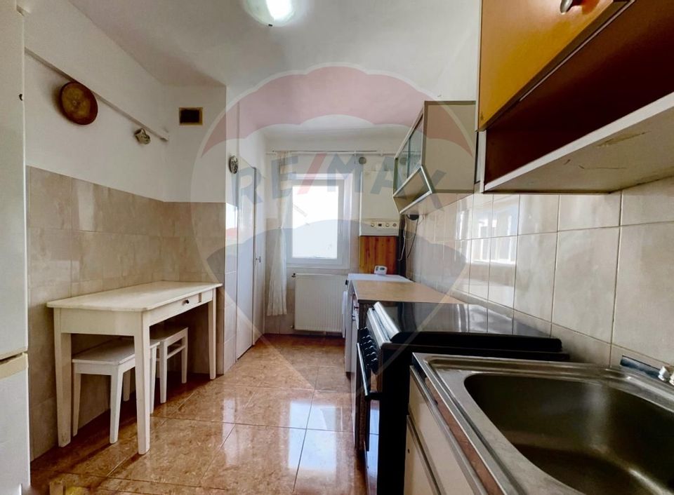 Apartament cu 3 camere de vânzare în zona Aradului