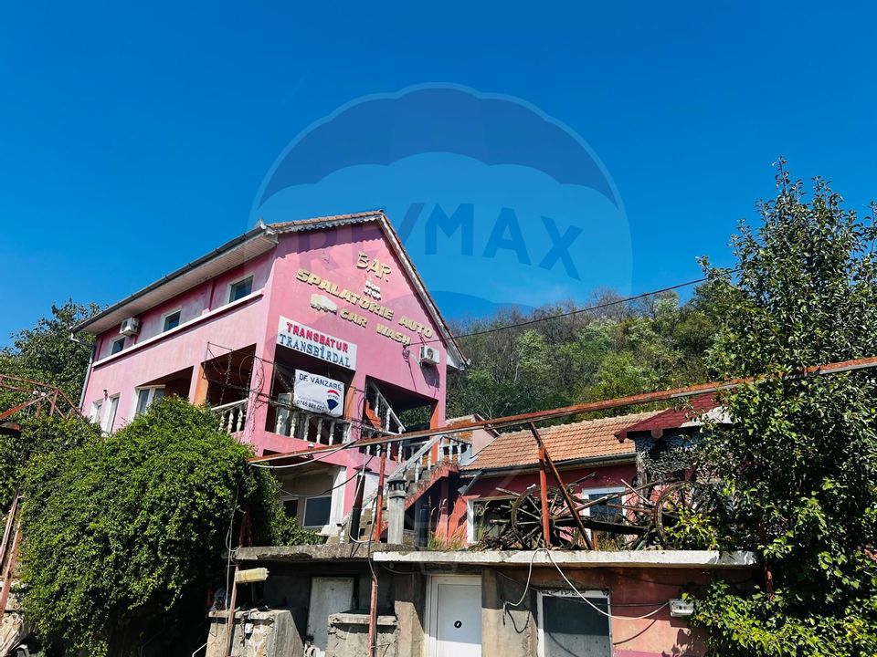 Casă P+E+M cu spălătorie auto și restaurant la DN 7 în LIPOVA