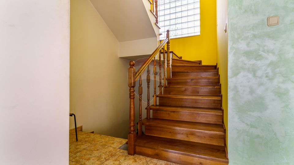 8 room House / Villa for sale, Gheorgheni area