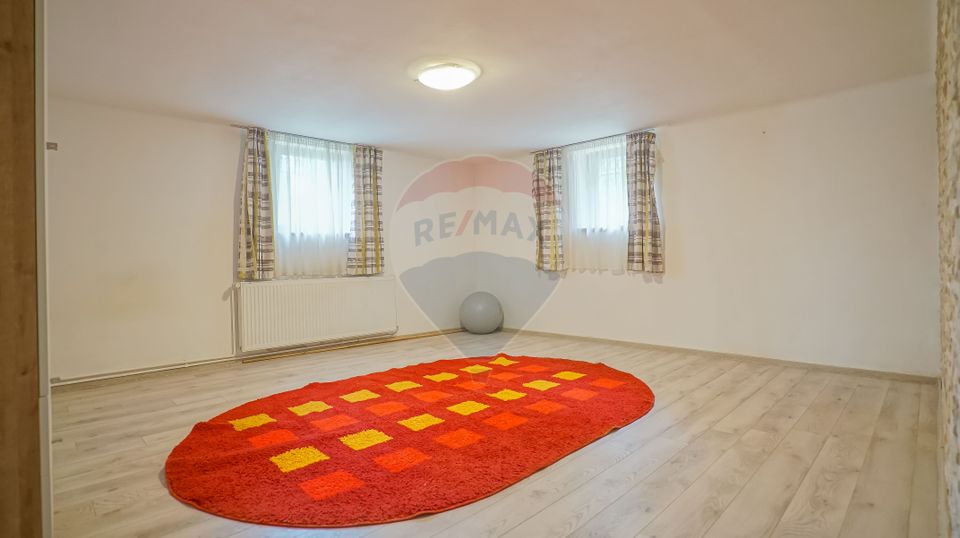 REZERVAT! De vânzare apartament 4 camere în vilă impozantă