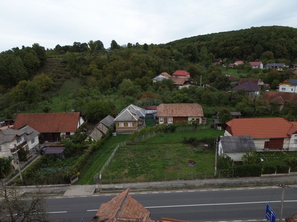 Casă din caramida cu 4 camere de vânzare in Bucumi MM langa DN