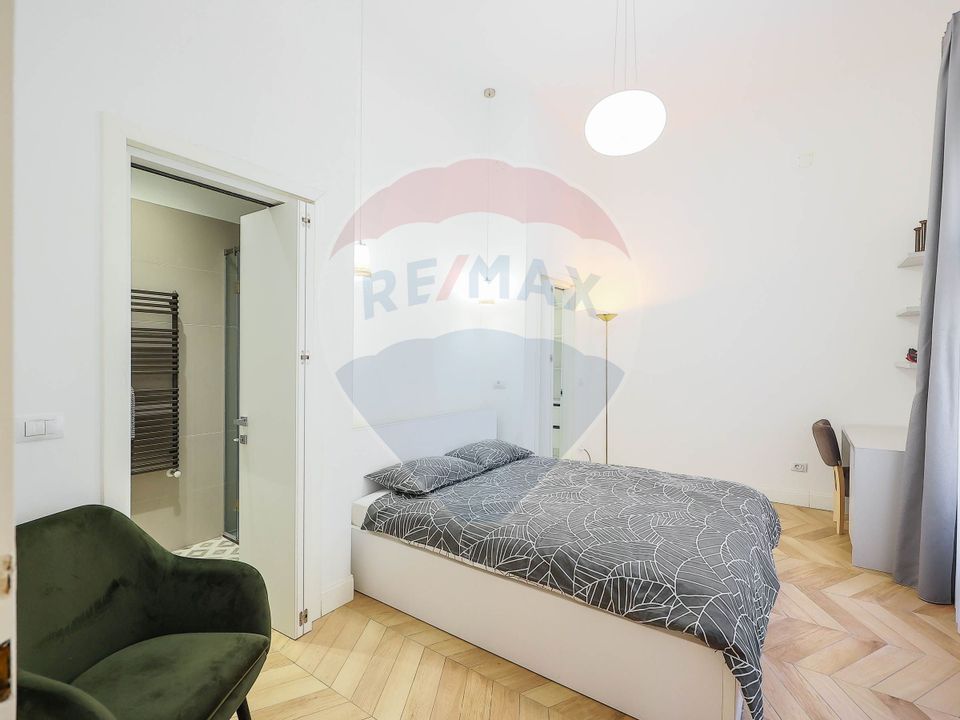 Apartament cu 3 camere de vânzare în ”Casa cu LEI” , Ultracentral