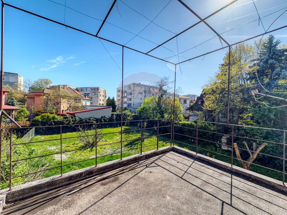 Casă / Vilă cu 5 camere de vânzare în zona Tipografilor