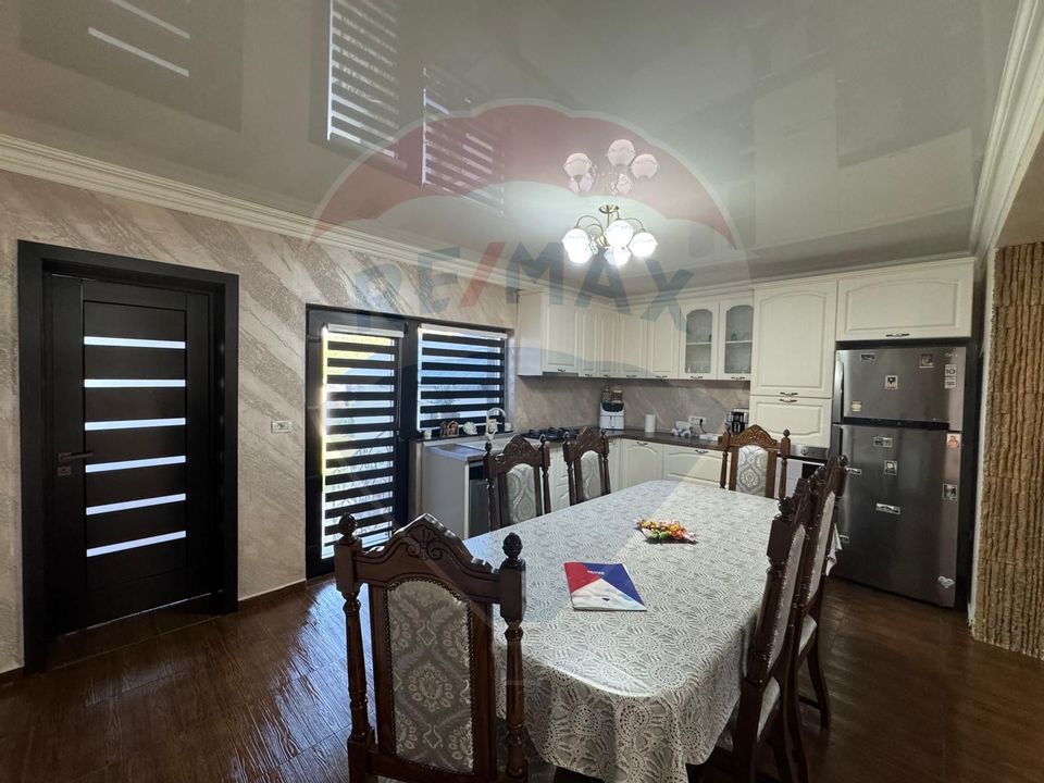 4 room House / Villa for sale