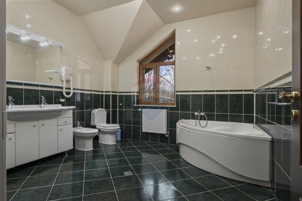 Casă / Vilă cu 6 camere de închiriat în zona Nord