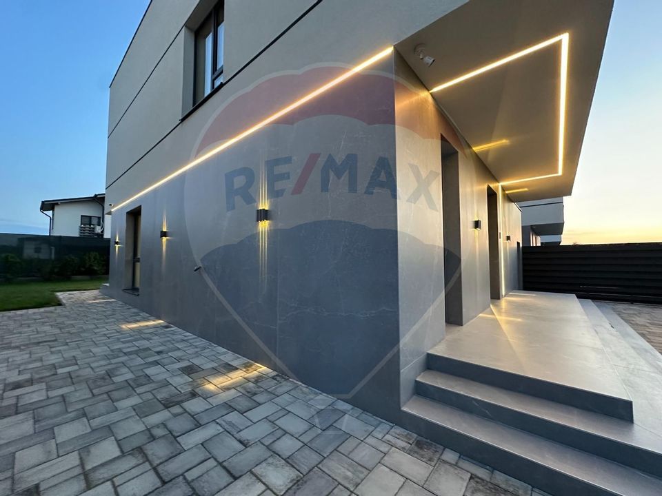 Casă / Vilă de vânzare 5 camere