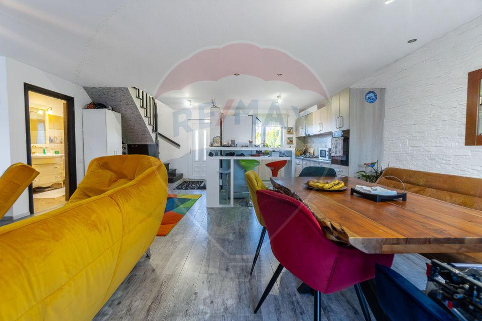 Casă / Vilă cu 4 camere de vânzare în zona Central