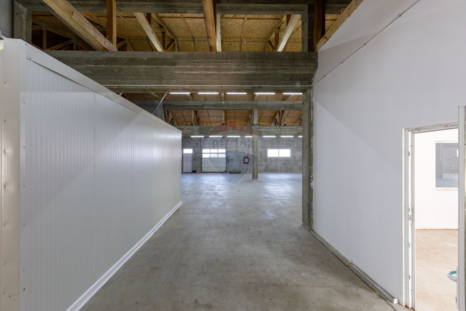 Hală 1.000 mp + curte 3.200 mp + CASĂ 160 mp BONUS | Acces TIR | Bacău