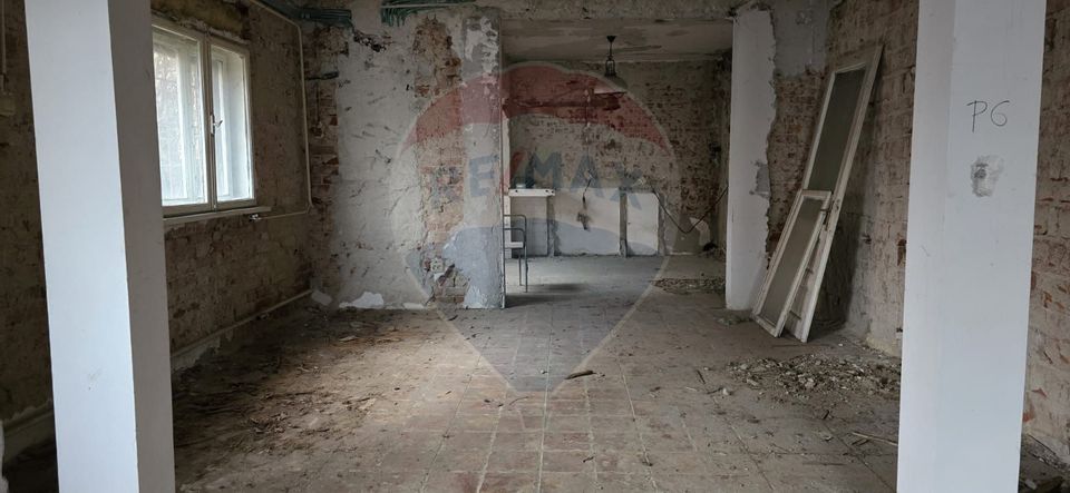 De vanzare | Casa cu 3-5 camere, necesita renovare | Zona Baicului