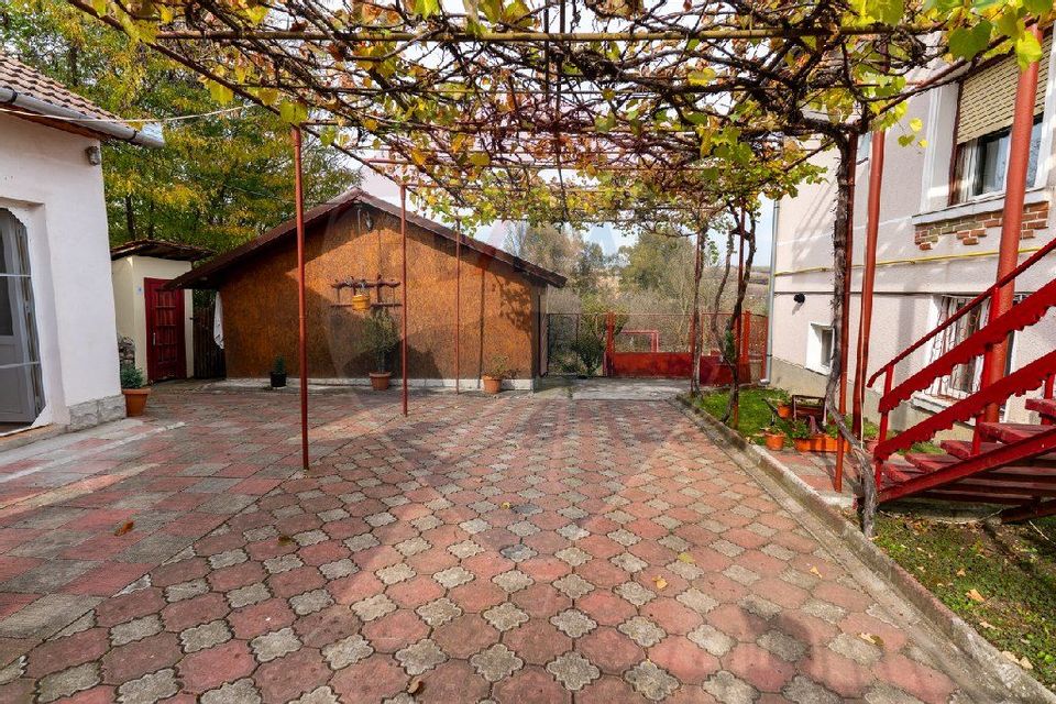 8 room House / Villa for sale