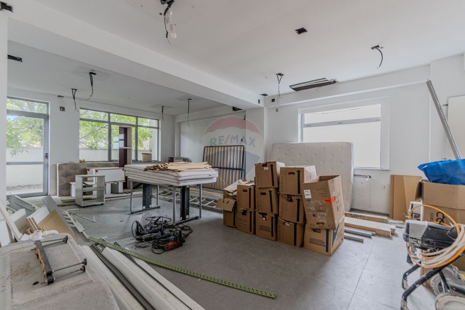 Cladire de 902 mp utili de vânzare, zona Grivitei - DN 13, COMISION 0