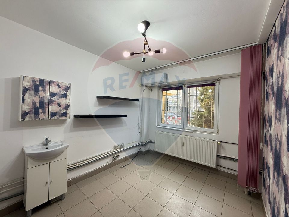 Spațiu comercial stradal 61 mp, Bd. Chisinau - vitrina si acces direct