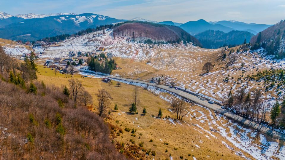 Land 2,028sqm Fundata / DN DN73