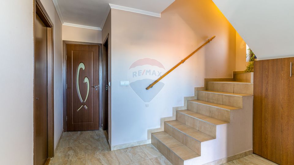 Casă cu 7 camere de vânzare în Dej