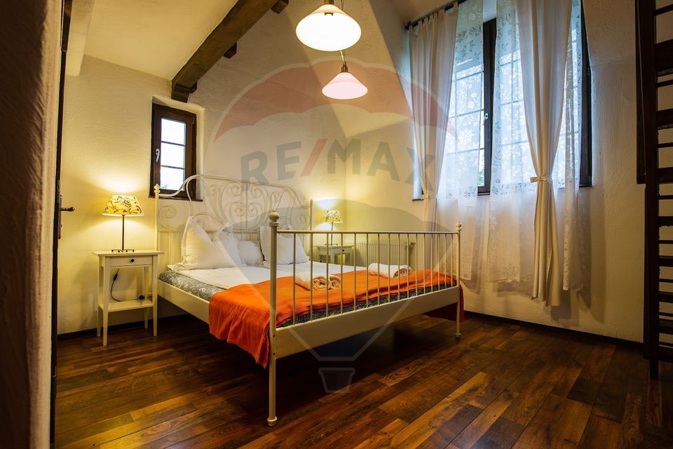 12 room Hotel / Pension for sale