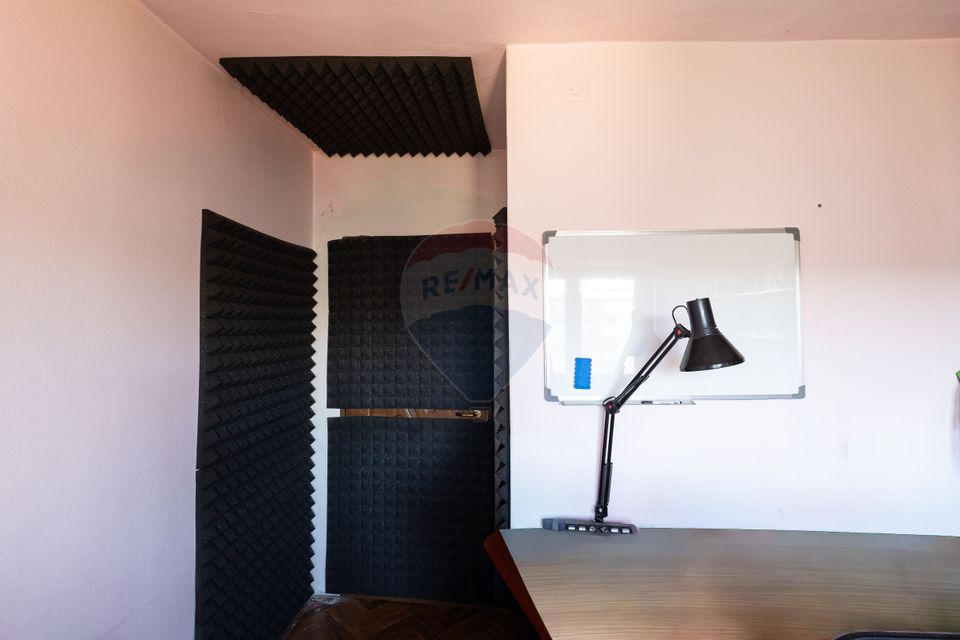 Apartament cu 5 camere de vânzare în zona Cetate