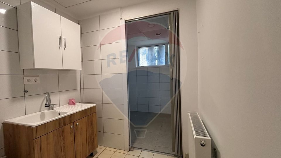 87sq.m Commercial Space for rent, Ultracentral area