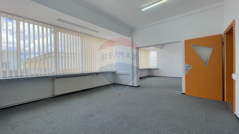 300sq.m Office Space for rent, Est area