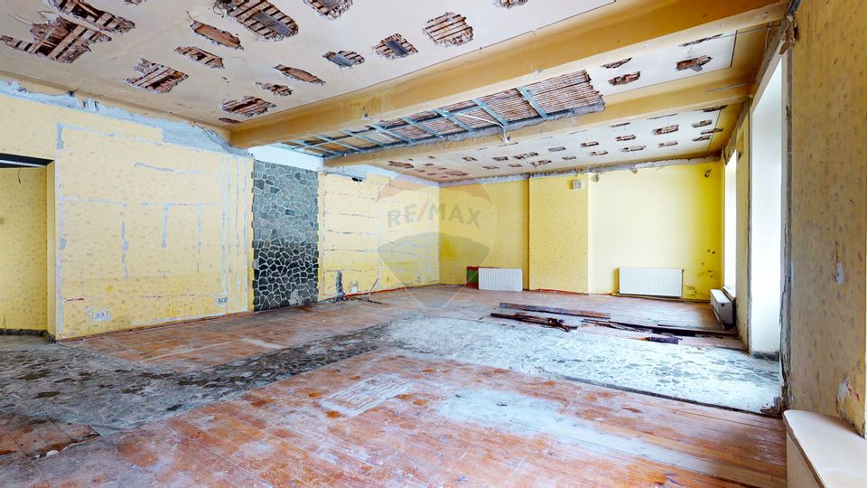 149sq.m Commercial Space for rent, Ultracentral area