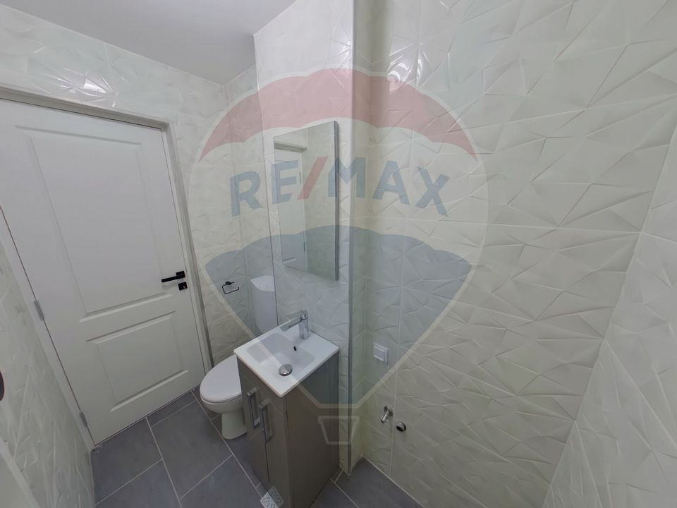 Apartament cu 4 camere de vânzare,  str. 1 Decembrie 1918