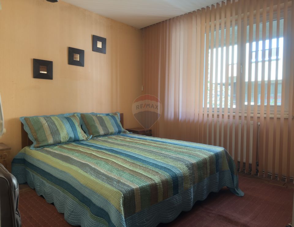 Apartament cu 4 camere de vânzare la vile, zona Ultracentrală