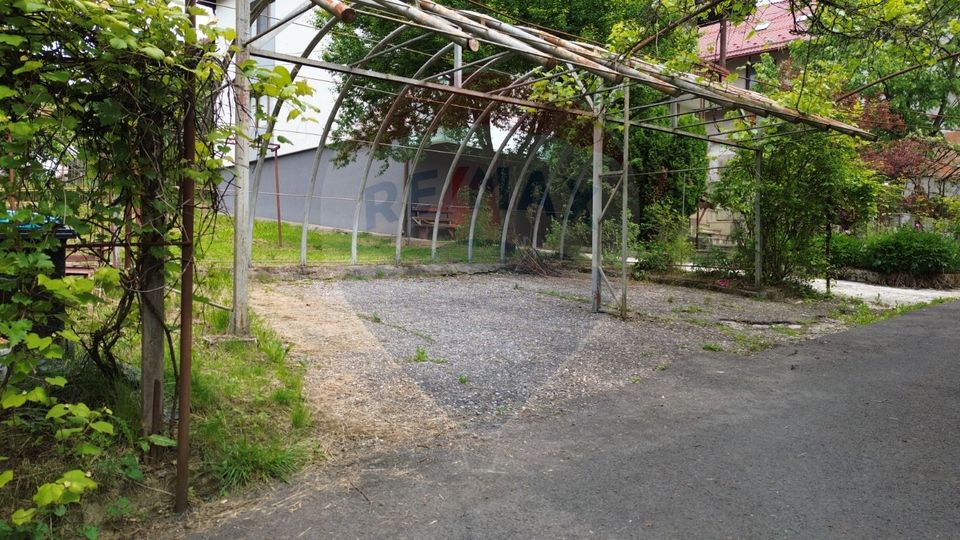 Casă de închiriat lângă parc – potrivită pentru centru / birouri