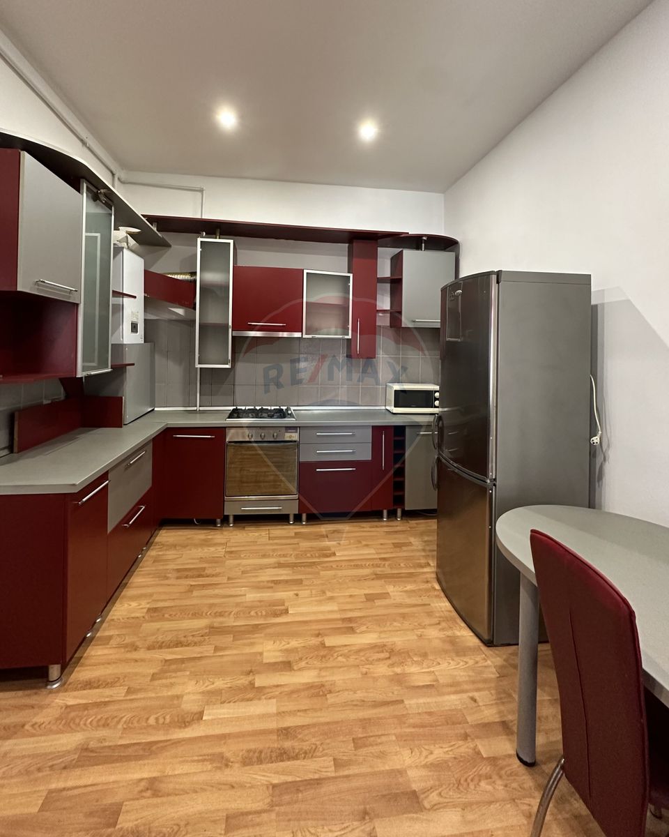 Apartament spațios în casă