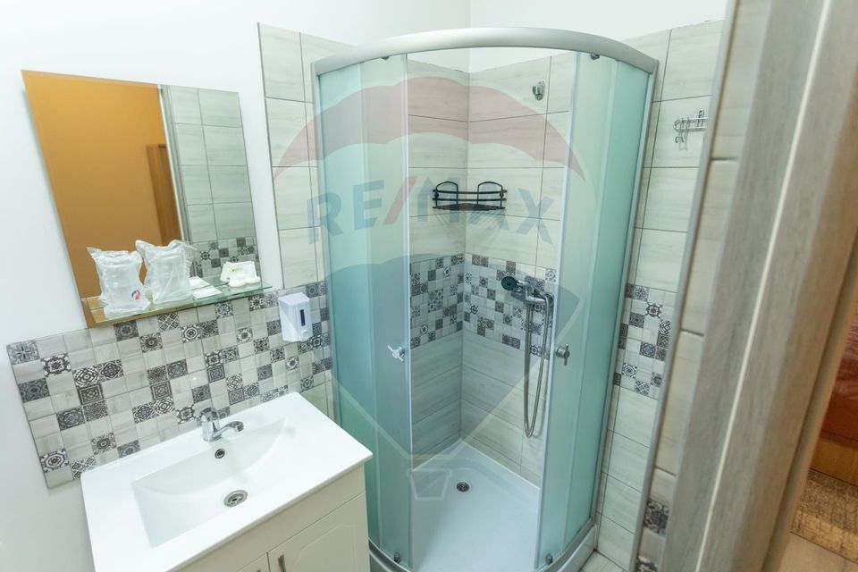 Pensiune agroturistică cu 6 camere + Casă de locuit, de vânzare