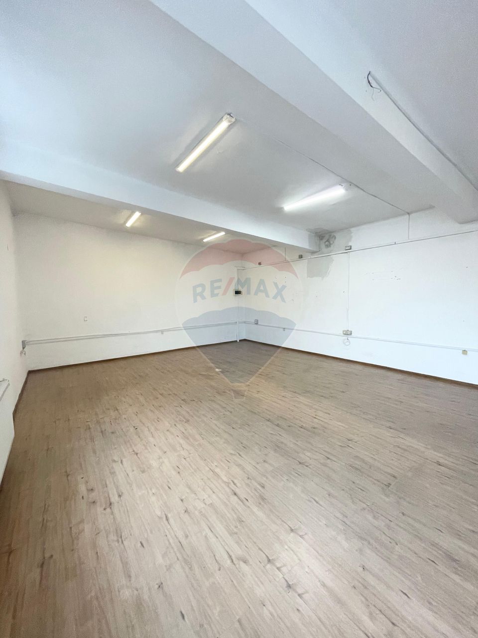 128sq.m Office Space for rent, UTA area