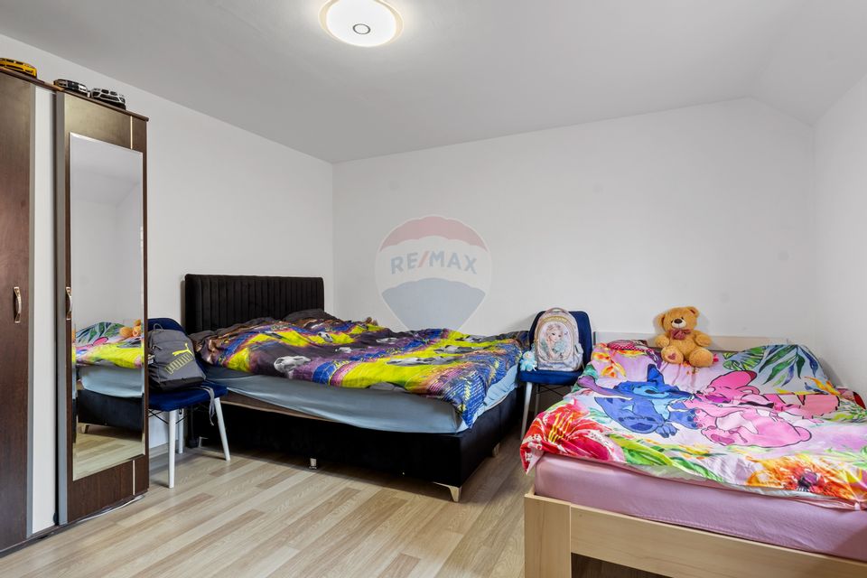 Apartament cu 3 camere la casa de vanzare in Bujac