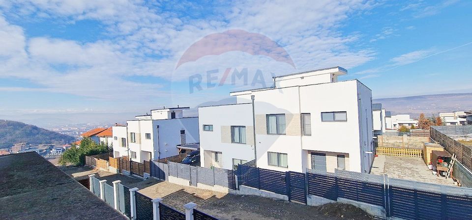 4 room House / Villa for sale
