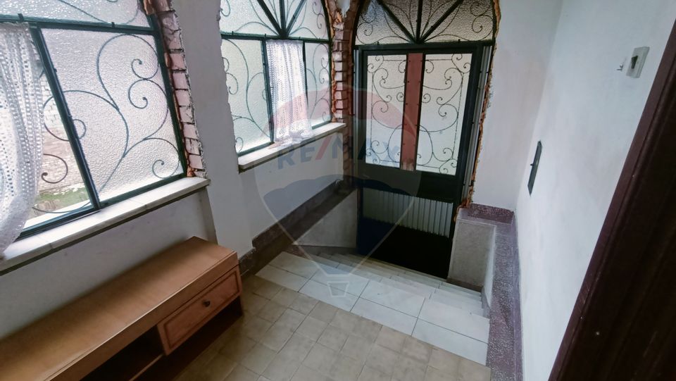 3 room House / Villa for sale, Ferneziu area