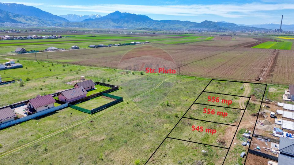 6 loturi Tarlungeni - cartier Izvor, la strada asfaltata, utilitati