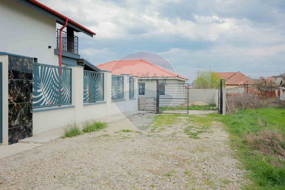 De vânzare casă semifinisată cu 3 camere, 455 mp teren, în Cihei