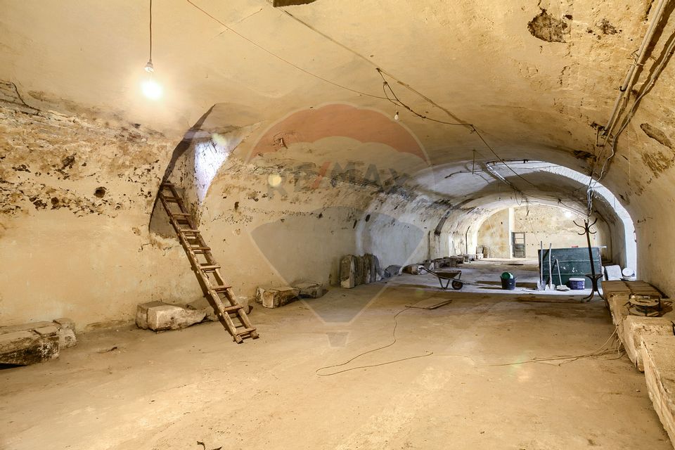272sq.m Commercial Space for sale, Ultracentral area
