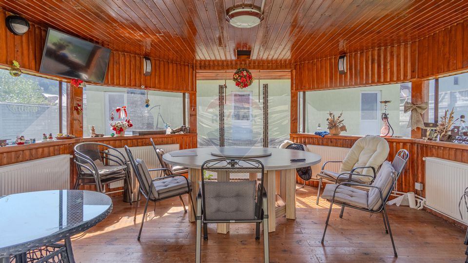 Casă / Vilă cu 10 camere de vânzare in Moieciu de Jos