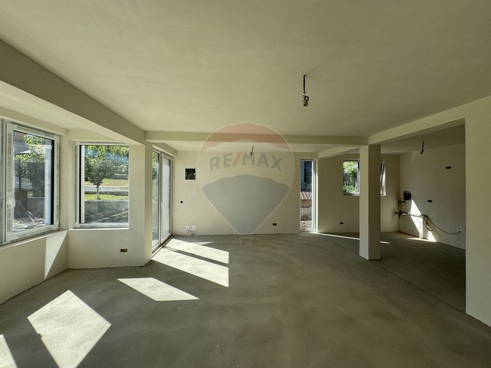 Casă spațioasă cu 5 camere în Corpadea - liniște, natură și confort