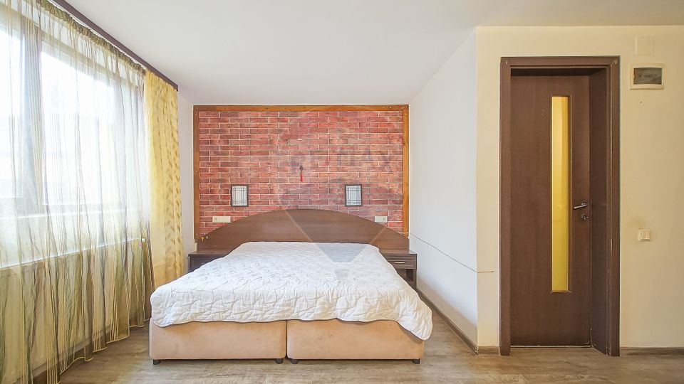 Casă / Vilă cu 12 camere de vânzare în zona Astra