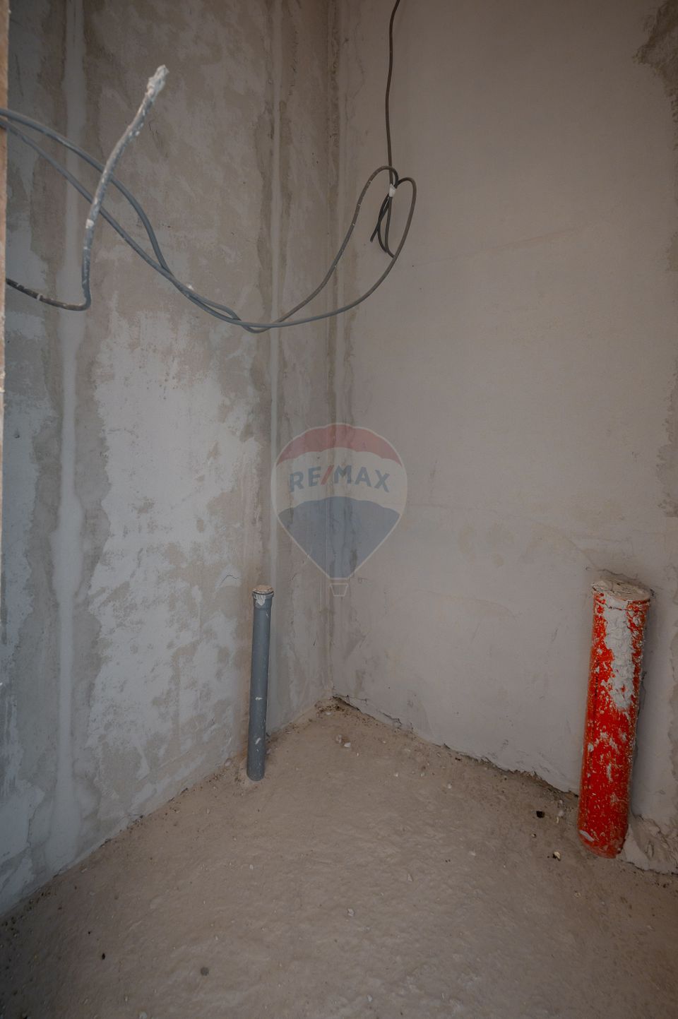 Casă cu 4 camere de vânzare, 130mp utili, teren 600mp in Harman