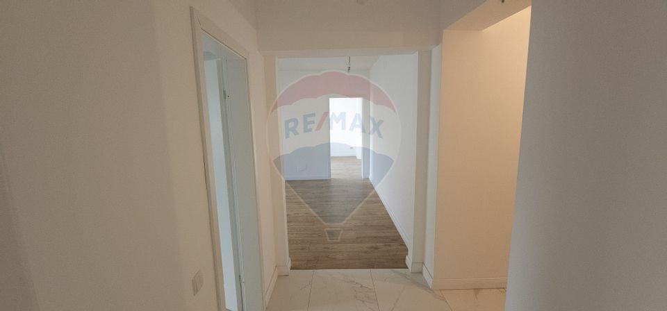 Apartament cu 3 camere de vânzare în zona Andronache