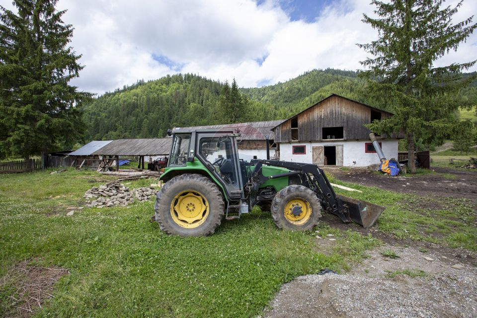 Fermă de vânzare, teren 21436 mp intravilan, Coșnea, Agăș