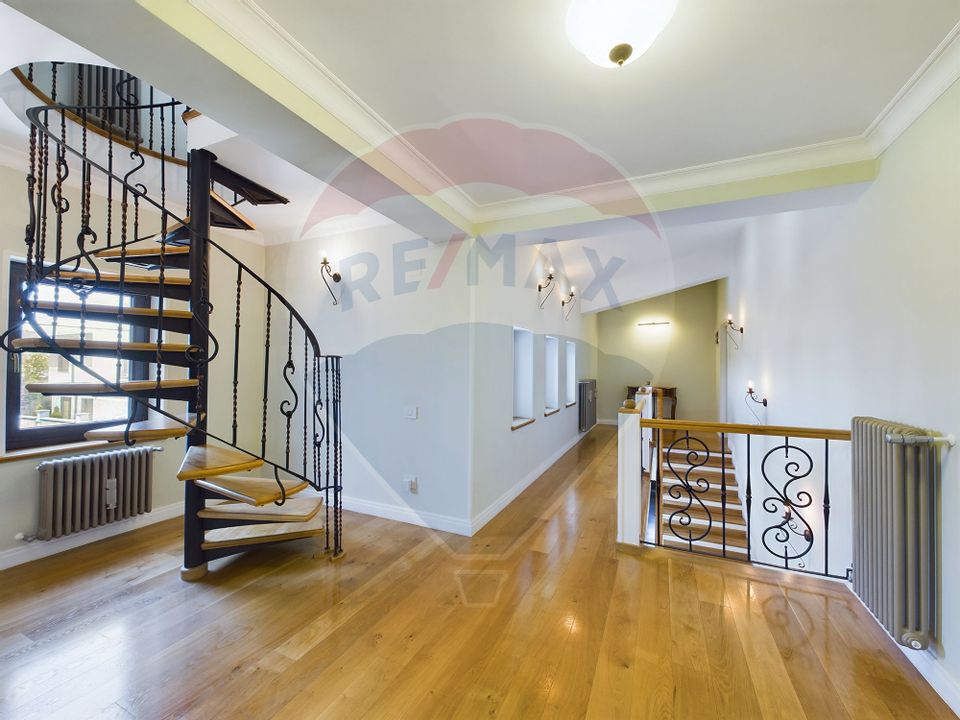 Unique Opportunity: Luxury House with Pool and Premium Finishes