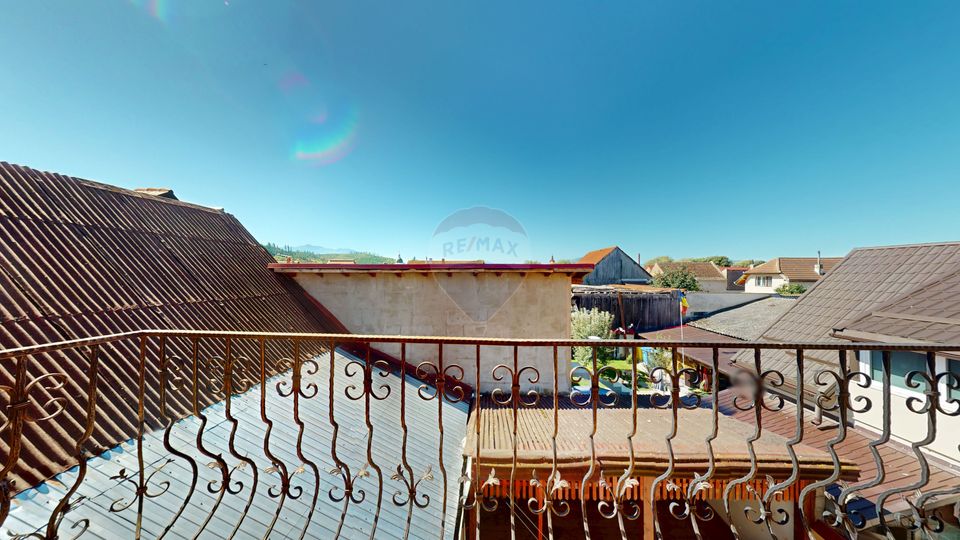 Casă individuală de vânzare | P+E+M | Central | Cristian