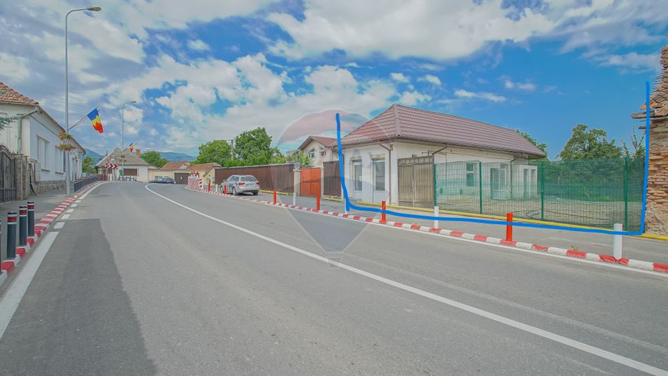 REZERVAT!Spațiu comercial sau de birouri, plus teren, Centru Săcele