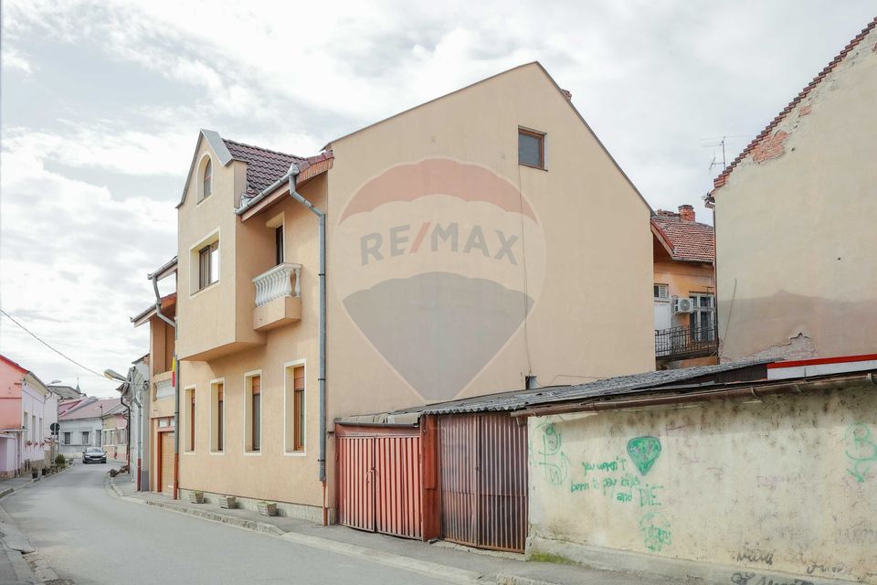 Casă cu 7 camere de vânzare în zona Ultracentrală