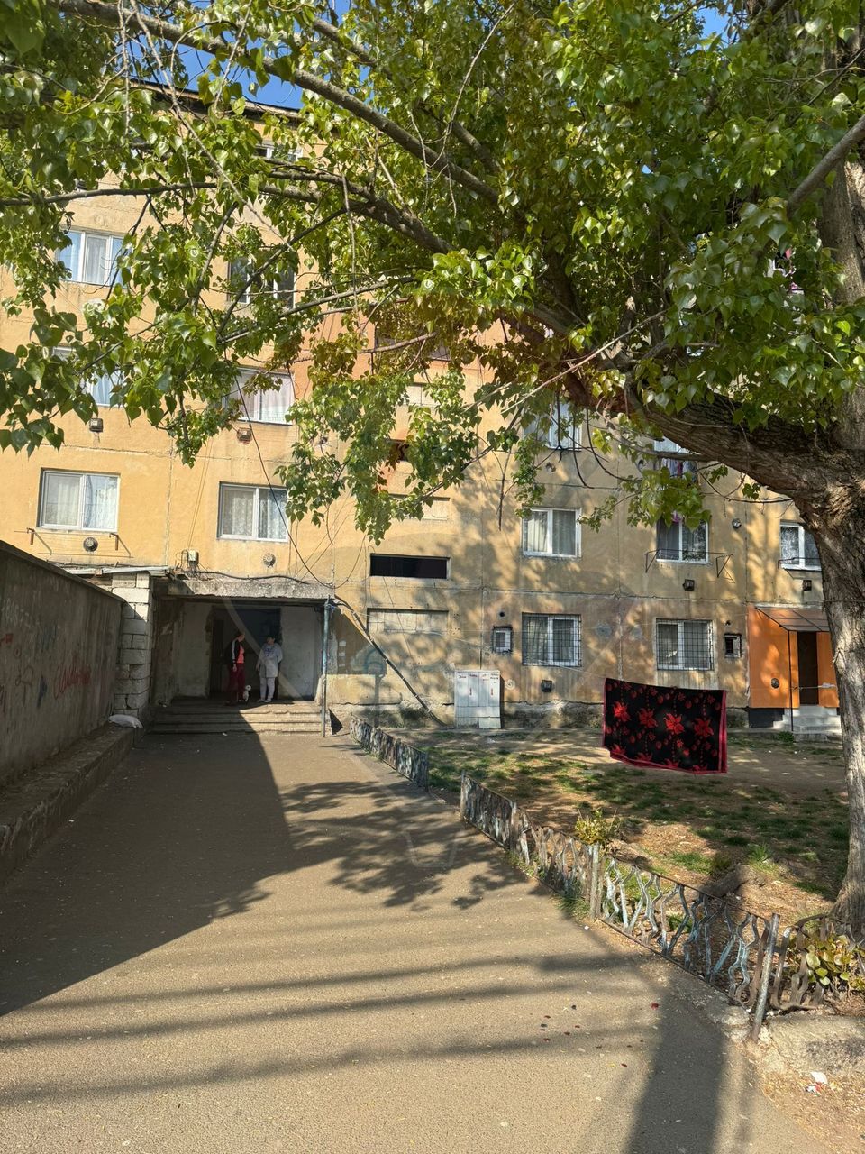 Garsoniera modesta de inchiriat strada Electrolizei