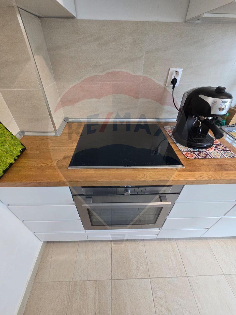 Apartament cu 3 camere de închiriat în zona Buna Ziua
