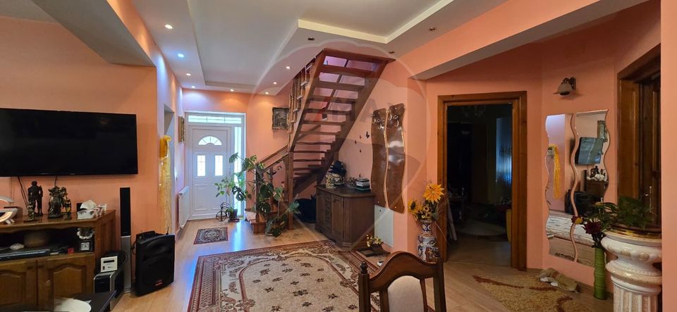 8 room House / Villa for sale, Central area